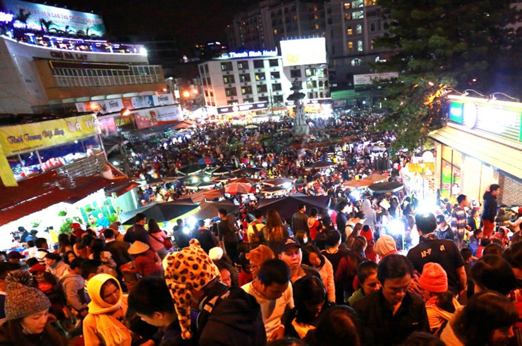 Tham quan chợ Đà Lạt về đêm 