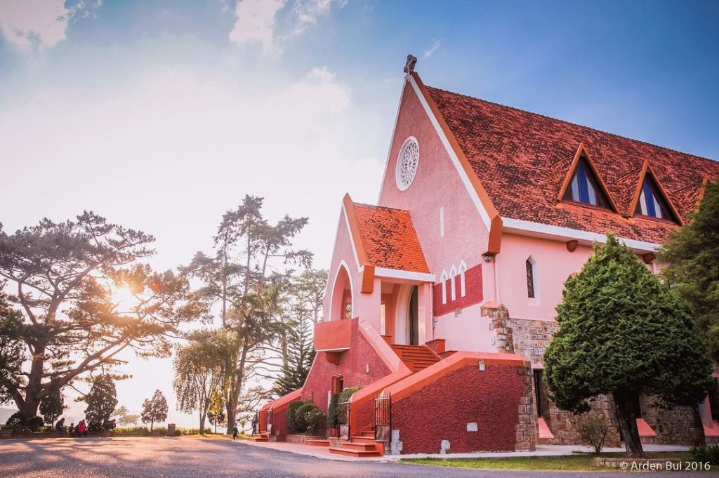 Nhà thờ màu hồng Đà Lạt